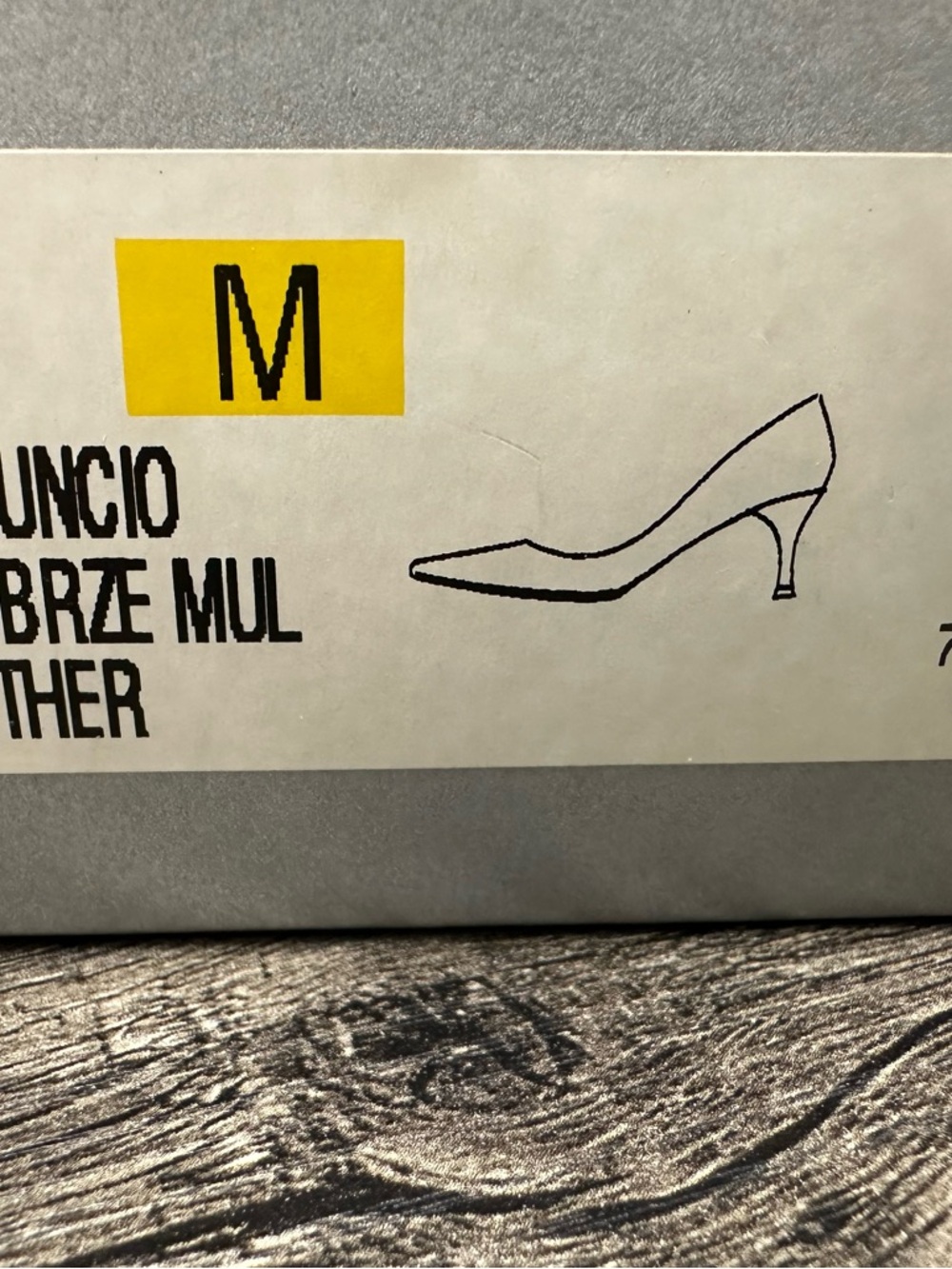 Nine West Black Leather Pumps with Gold Floral Accents NWB - Picture 13 of 13